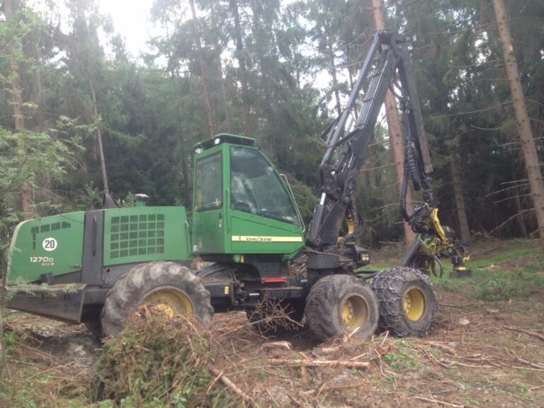 Harvestor John Deere 1270 D eco 3 r. v. 2009 3